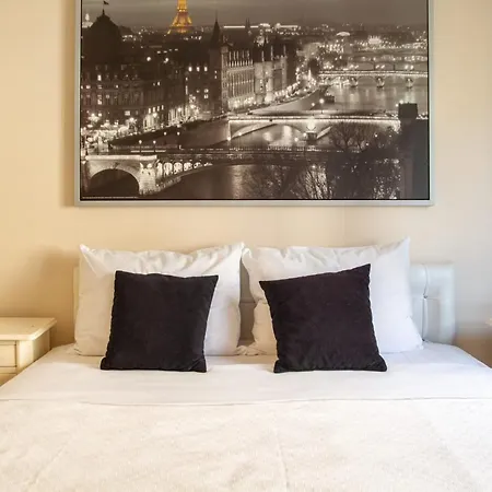 Pleasant And Flat With Balcony In